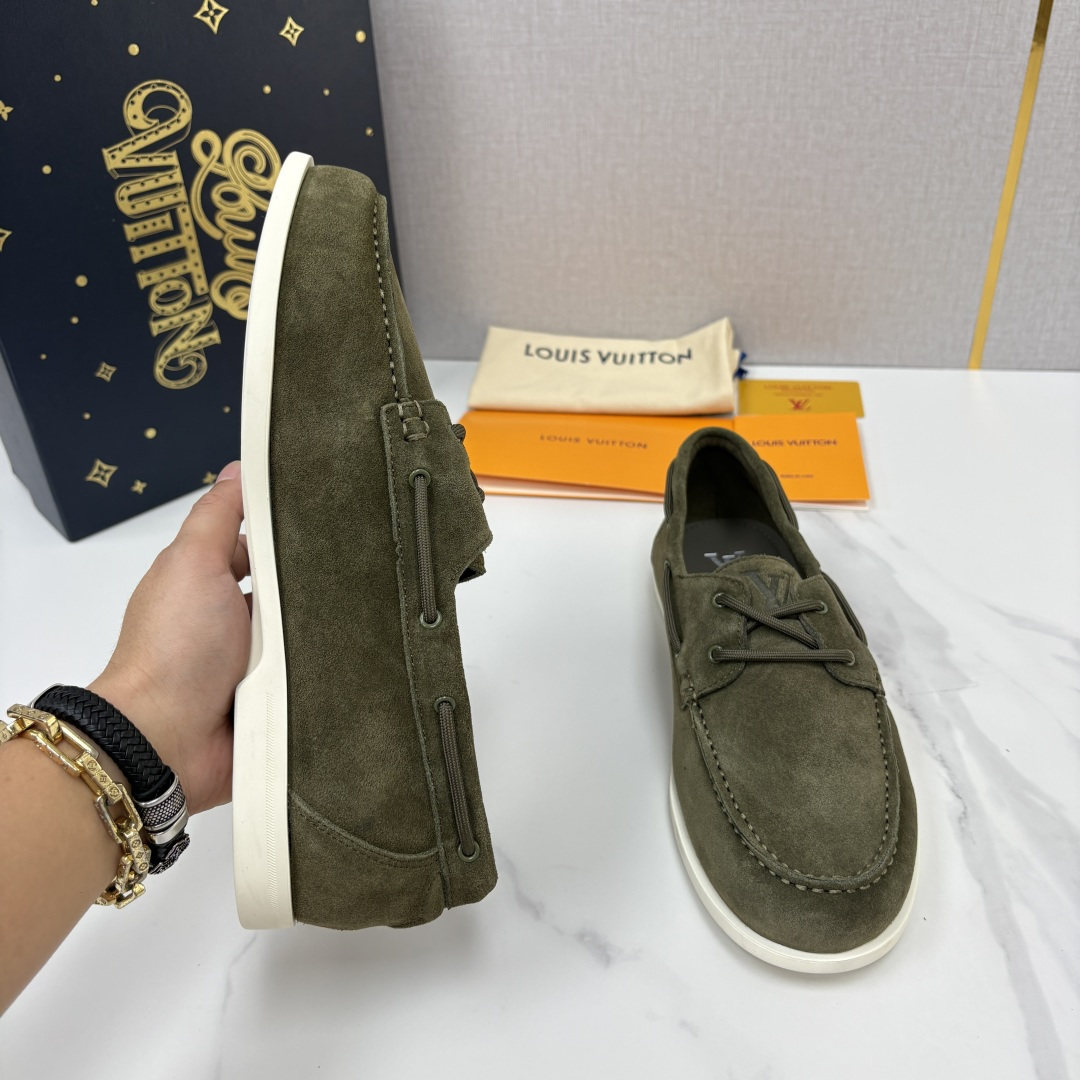 💋💍L 家新品 LOU*S VUITTO* 新品男士休闲双孔船鞋 面料采用进口反绒牛皮/蜡面牛皮打造 后跟烫压填 💋💍L 家新品 LOU*S VUITTO* 新品男士休闲双孔船鞋 面料采用进口反绒牛皮/蜡面牛皮打造 后跟烫压填