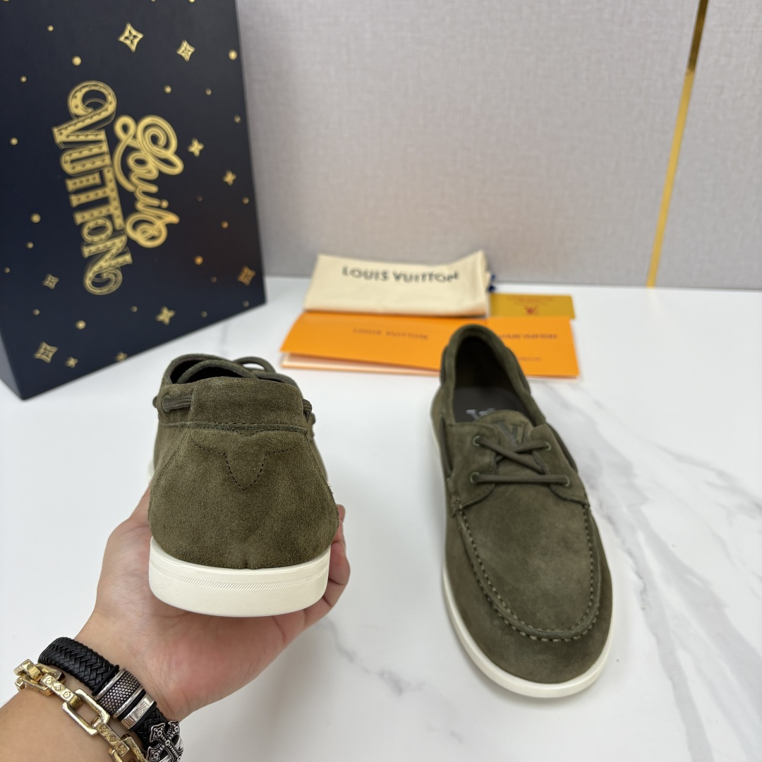 💋💍L 家新品 LOU*S VUITTO* 新品男士休闲双孔船鞋 面料采用进口反绒牛皮/蜡面牛皮打造 后跟烫压填 💋💍L 家新品 LOU*S VUITTO* 新品男士休闲双孔船鞋 面料采用进口反绒牛皮/蜡面牛皮打造 后跟烫压填