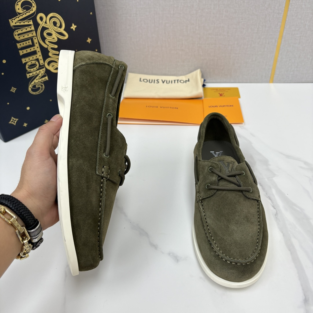 💋💍L 家新品 LOU*S VUITTO* 新品男士休闲双孔船鞋 面料采用进口反绒牛皮/蜡面牛皮打造 后跟烫压填 💋💍L 家新品 LOU*S VUITTO* 新品男士休闲双孔船鞋 面料采用进口反绒牛皮/蜡面牛皮打造 后跟烫压填