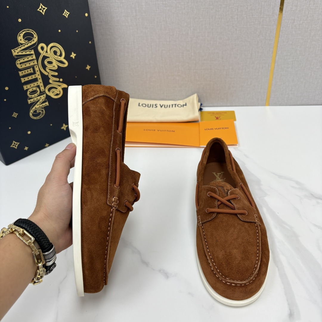 💋💍L 家新品 LOU*S VUITTO* 新品男士休闲双孔船鞋 面料采用进口反绒牛皮/蜡面牛皮打造 后跟烫压填 💋💍L 家新品 LOU*S VUITTO* 新品男士休闲双孔船鞋 面料采用进口反绒牛皮/蜡面牛皮打造 后跟烫压填