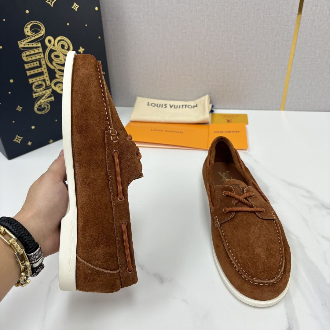 💋💍L 家新品 LOU*S VUITTO* 新品男士休闲双孔船鞋 面料采用进口反绒牛皮/蜡面牛皮打造 后跟烫压填 💋💍L 家新品 LOU*S VUITTO* 新品男士休闲双孔船鞋 面料采用进口反绒牛皮/蜡面牛皮打造 后跟烫压填