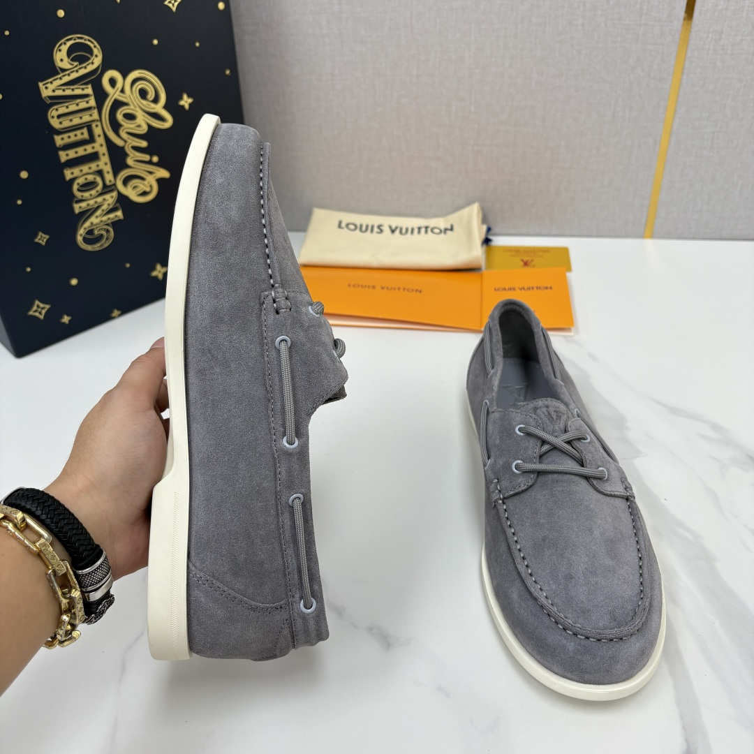 💋💍L 家新品 LOU*S VUITTO* 新品男士休闲双孔船鞋 面料采用进口反绒牛皮/蜡面牛皮打造 后跟烫压填 💋💍L 家新品 LOU*S VUITTO* 新品男士休闲双孔船鞋 面料采用进口反绒牛皮/蜡面牛皮打造 后跟烫压填