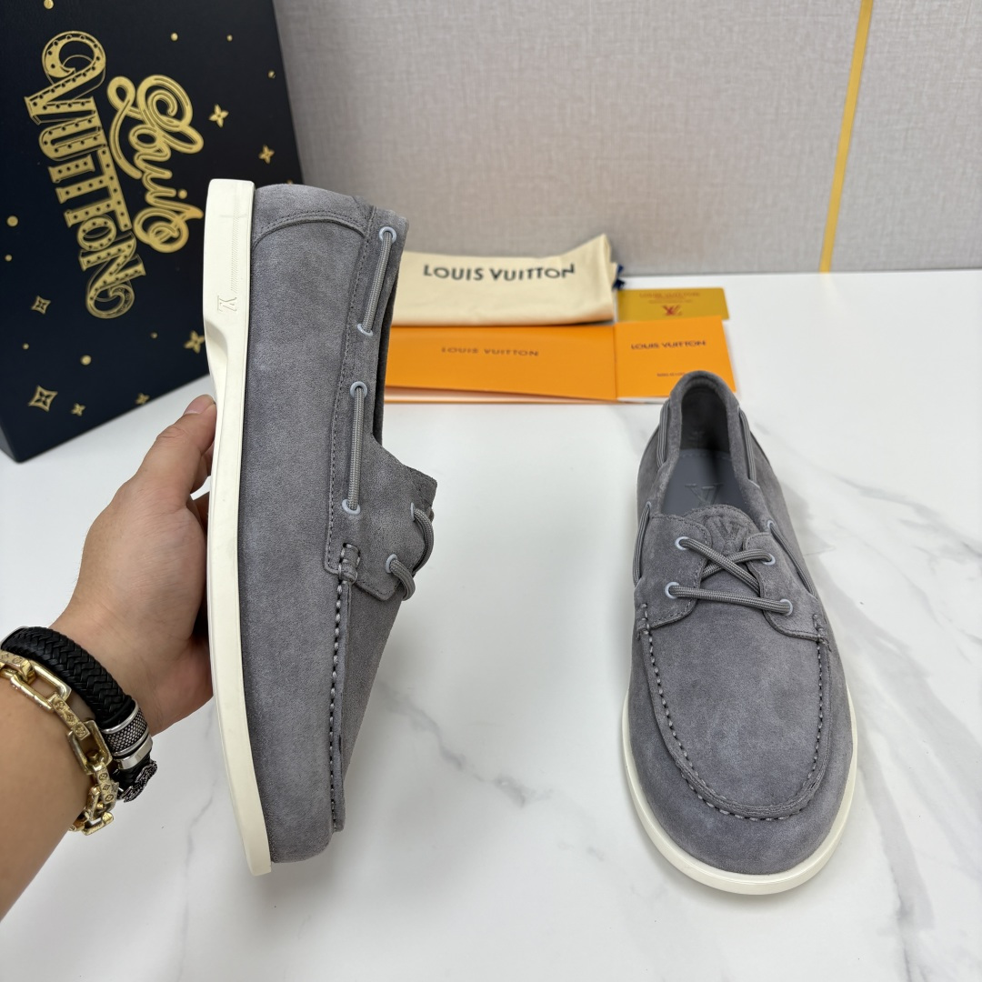 💋💍L 家新品 LOU*S VUITTO* 新品男士休闲双孔船鞋 面料采用进口反绒牛皮/蜡面牛皮打造 后跟烫压填 💋💍L 家新品 LOU*S VUITTO* 新品男士休闲双孔船鞋 面料采用进口反绒牛皮/蜡面牛皮打造 后跟烫压填