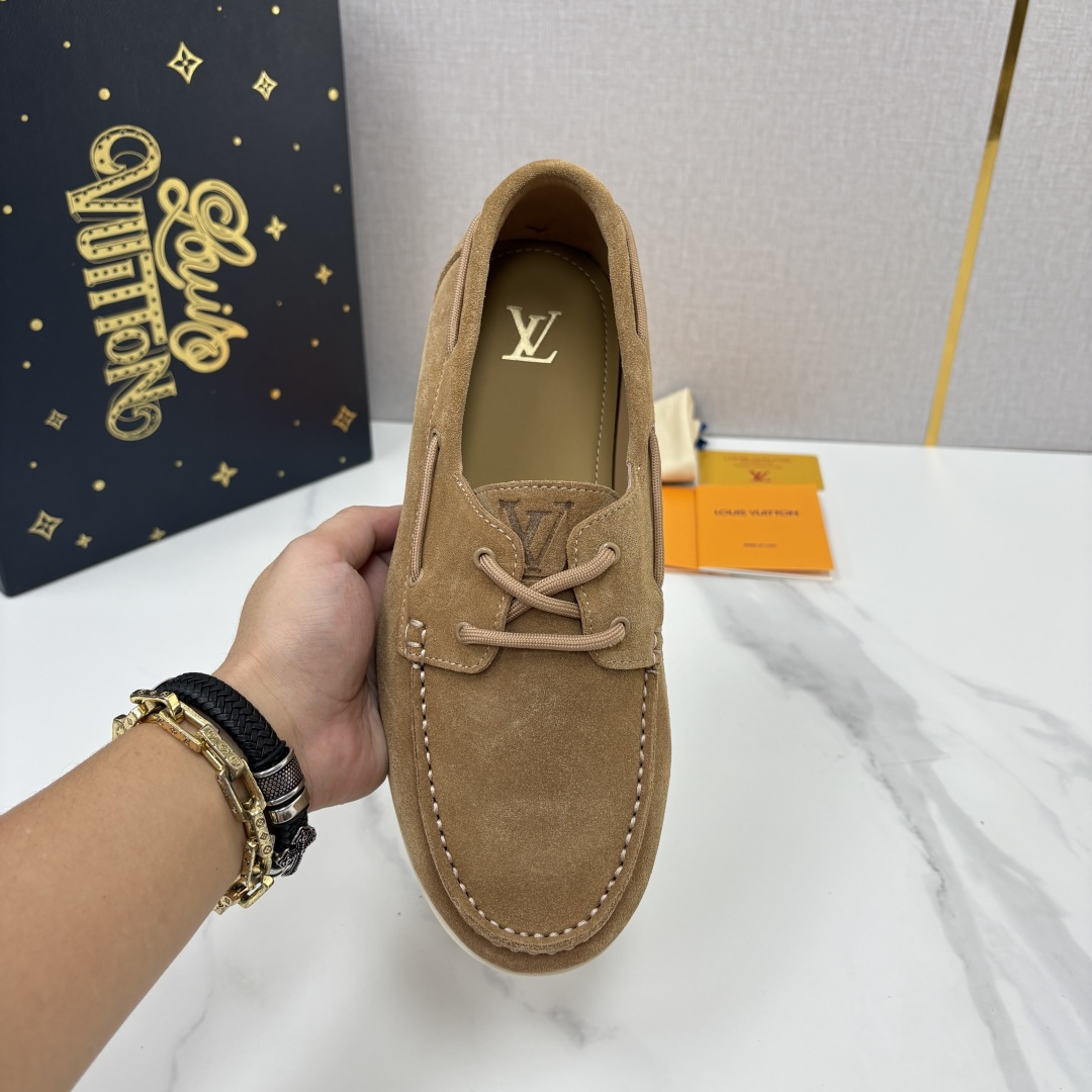 💋💍L 家新品 LOU*S VUITTO* 新品男士休闲双孔船鞋 面料采用进口反绒牛皮/蜡面牛皮打造 后跟烫压填 💋💍L 家新品 LOU*S VUITTO* 新品男士休闲双孔船鞋 面料采用进口反绒牛皮/蜡面牛皮打造 后跟烫压填