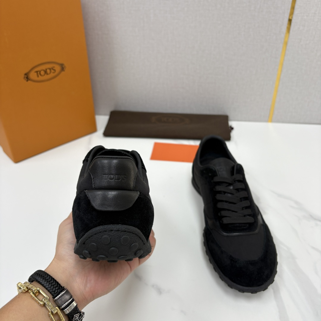 💋💍TOD*S/托德-斯 新品休闲运动板鞋 绒面皮革拼接蜡面牛皮/反毛皮拼布面/光面皮革系列运动鞋 本款运动鞋以绒面皮革 💋💍TOD*S/托德-斯 新品休闲运动板鞋 绒面皮革拼接蜡面牛皮/反毛皮拼布面/光面皮革系列运动鞋 本款运动鞋以绒面皮革