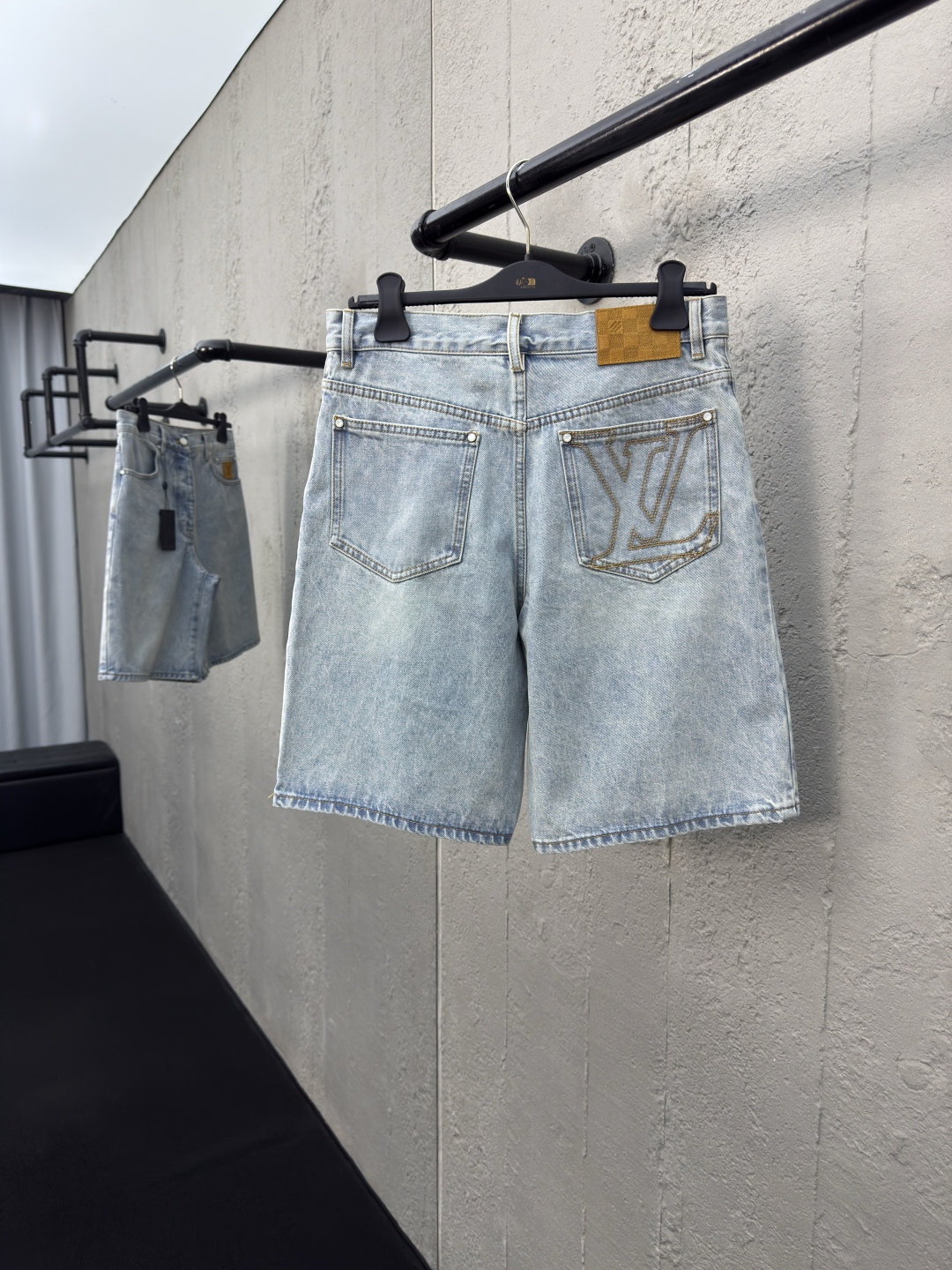 [Summer Shorts]LOUISVUITTON logo denim shortsProcess description: Made of d