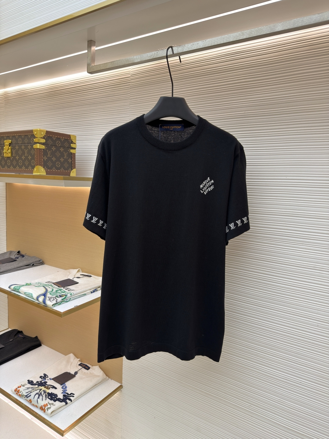 P165 LOUIS VUITTON Camiseta de cuello redondo de punto de algodón con jacquard de letras ●Original: comprado por 8000 p…