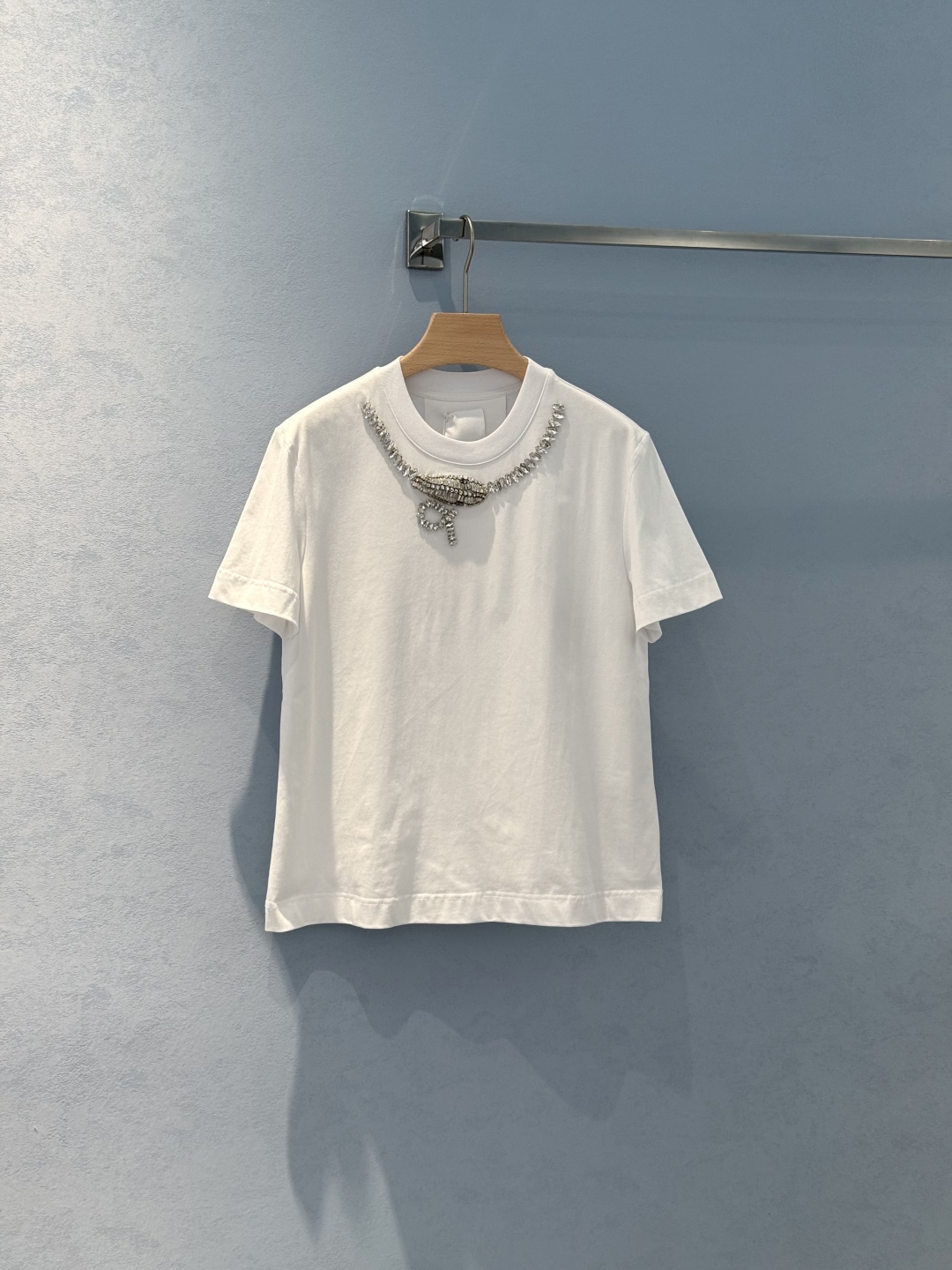 Exclusive Crystal-Embellished Female Suit with Imported Cotton Tops: High-Quality and Stylish Summer Wear - 图片 1