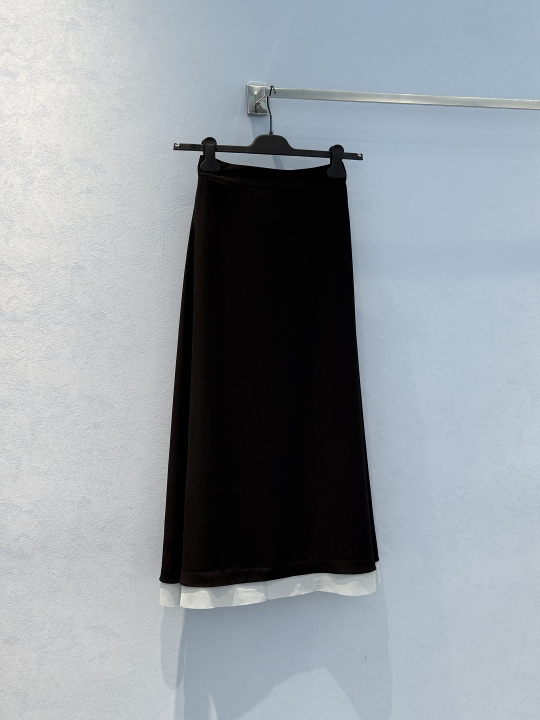 Fendi Irregular Hem Midi Skirt - Chic & Stylish Spring/Summer Collection 3 cmp i1745556439004 9139 0 1