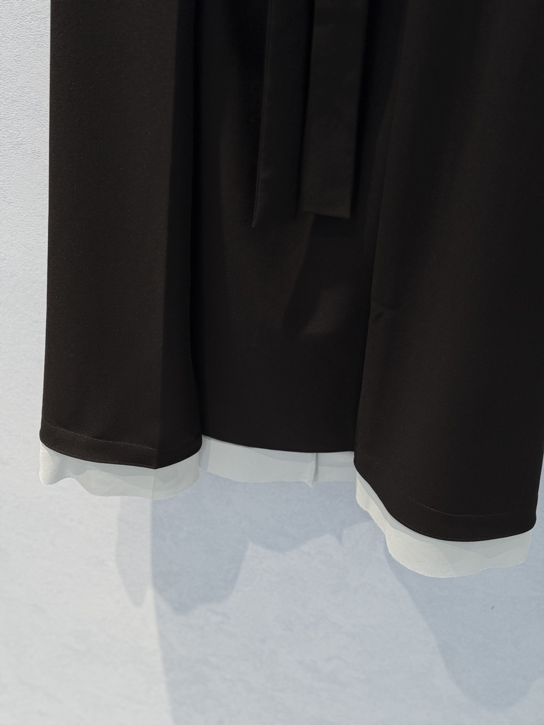 Fendi Irregular Hem Midi Skirt - Chic & Stylish Spring/Summer Collection 5 cmp i1745556439017 220 0 3