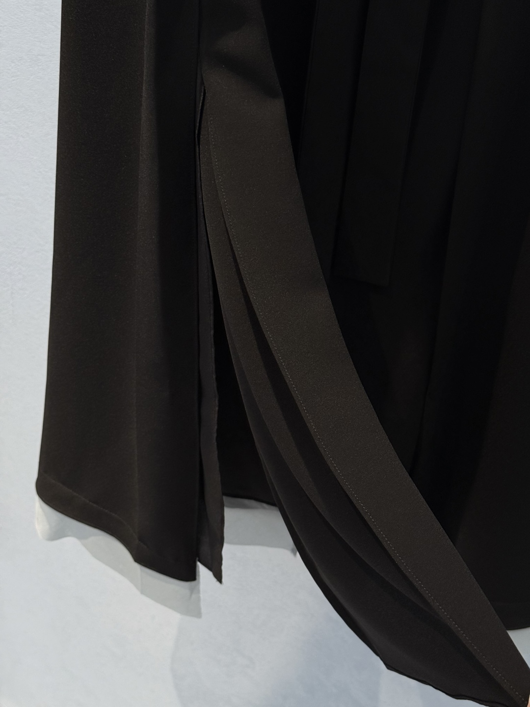 Fendi Irregular Hem Midi Skirt - Chic & Stylish Spring/Summer Collection 6 cmp i1745556443175 7799 0 4