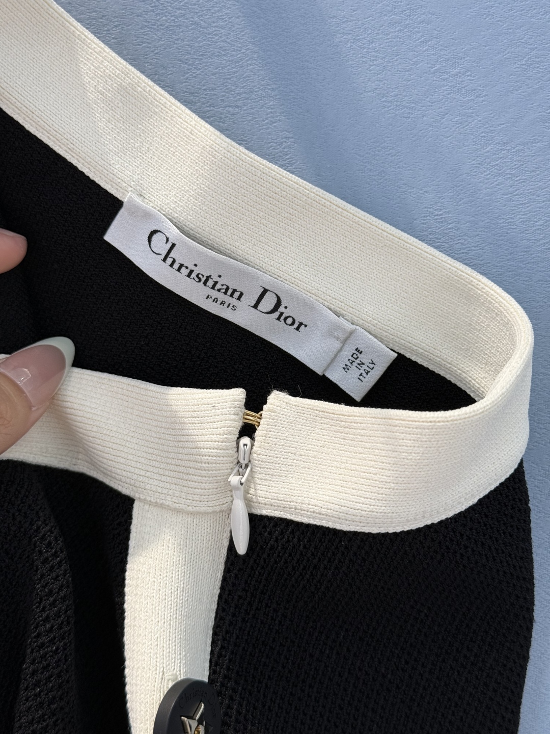 DIOR Black & White Knit Mini Skirt with Star Buckle Accents - High Quality 9 cmp i1745899075674 1019 0 6