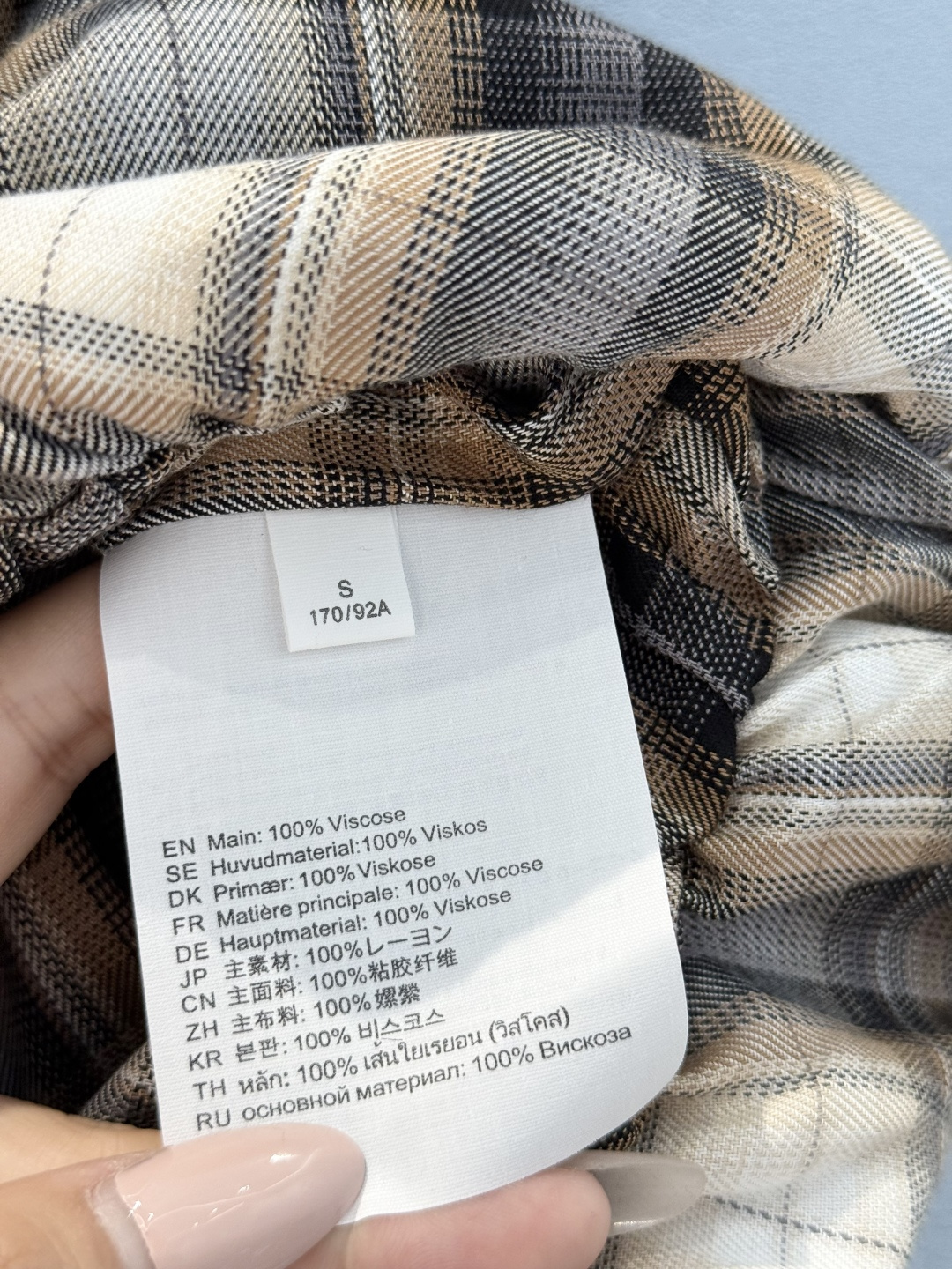 AcneStudio 1996 Emblem-Marked Female Suit: Cozy, Stylish, and Summer-Ready - 图片 9