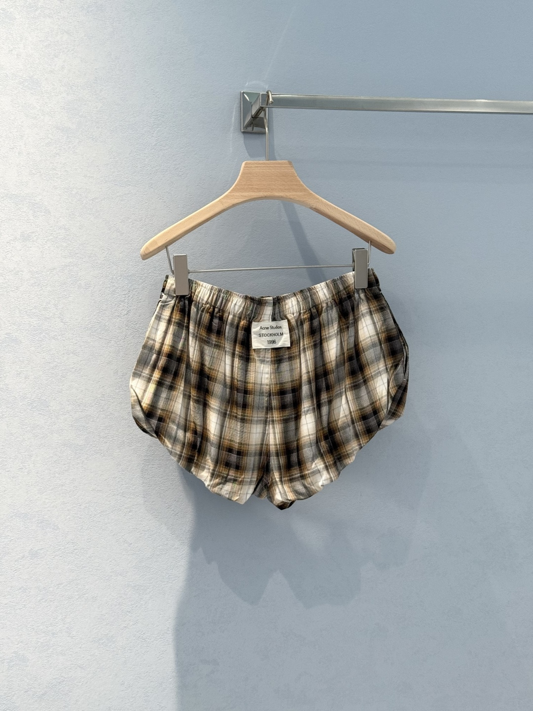 AcneStudio 1996 Emblem-Marked Female Suit: Cozy, Stylish, and Summer-Ready - 图片 2