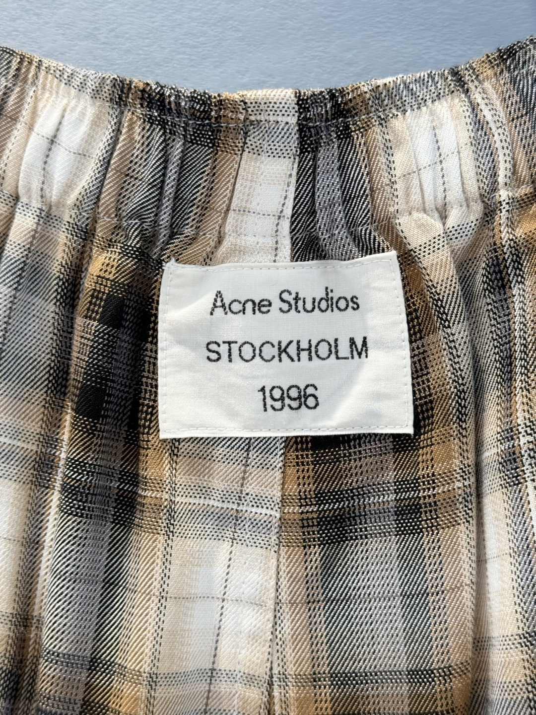 AcneStudio 1996 Emblem-Marked Female Suit: Cozy, Stylish, and Summer-Ready - 图片 5