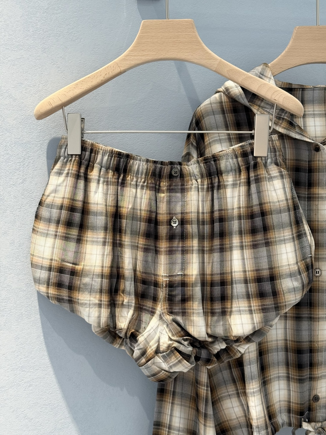 AcneStudio 1996 Emblem-Marked Female Suit: Cozy, Stylish, and Summer-Ready - 图片 7