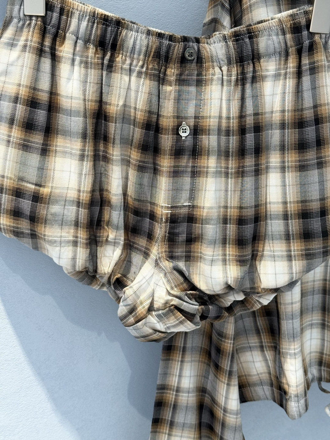 AcneStudio 1996 Emblem-Marked Female Suit: Cozy, Stylish, and Summer-Ready - 图片 6