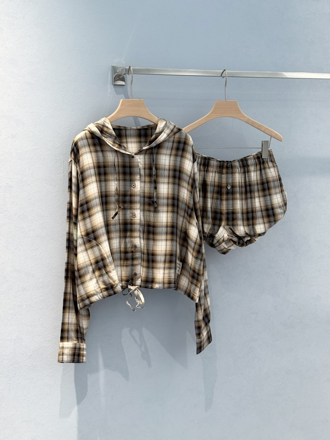 AcneStudio 1996 Emblem Striped Suit: Light, Cozy, and Stylish Summer Wear - 图片 3