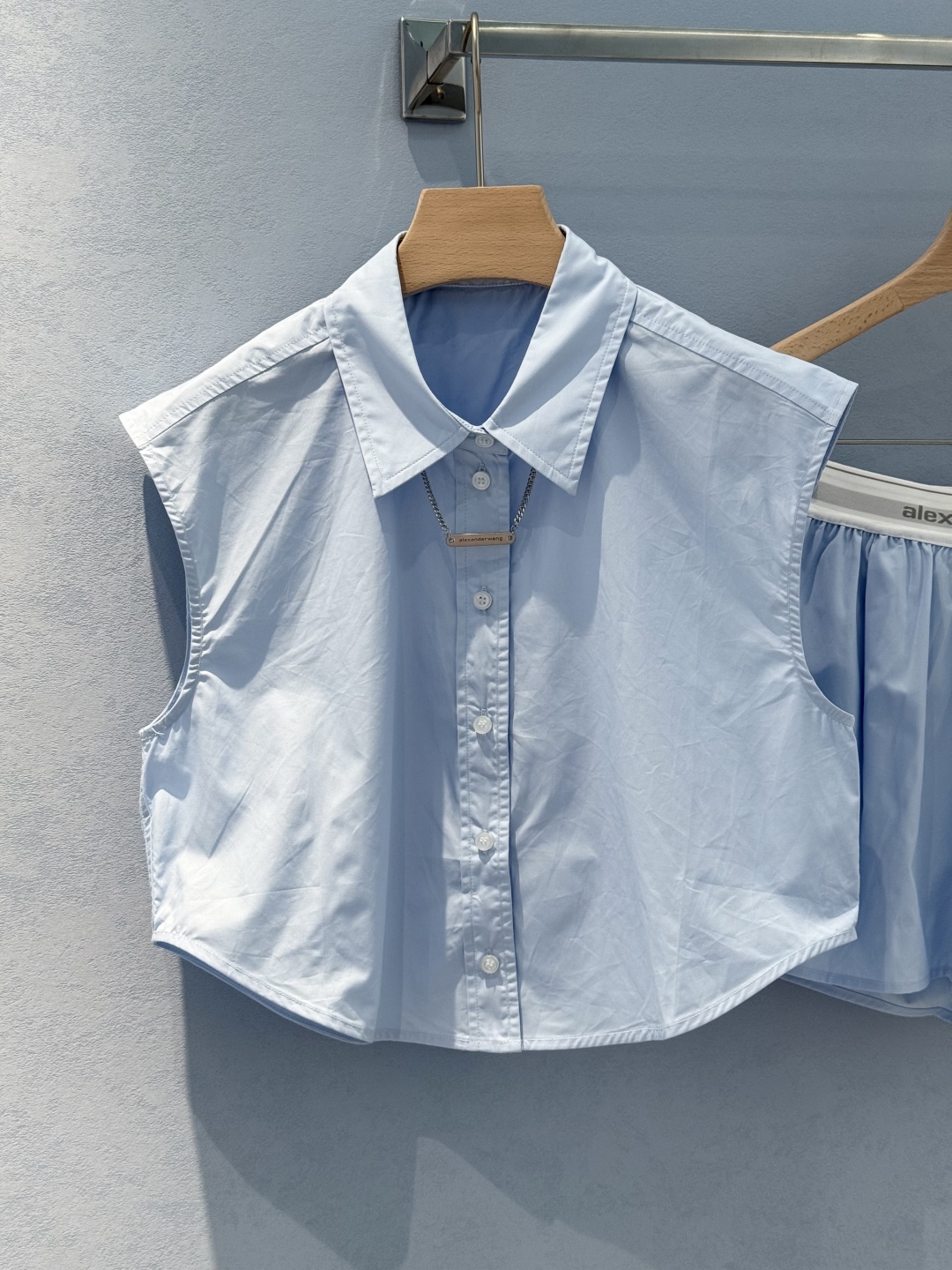 Stylish Women’s Suit with Branded Necklace-Free Shirt: Comfortable, Chic, and Versatile - 图片 4