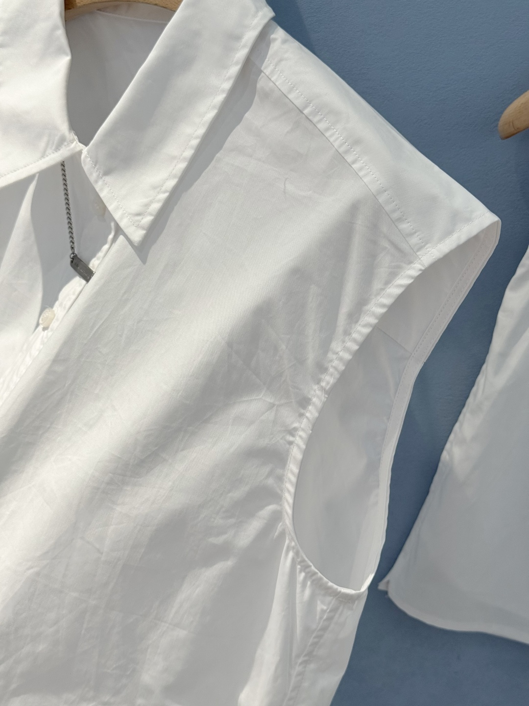 Women’s Suit with Branded Necklace-Free Shirts: Comfortable and Stylish Cotton Design - 图片 7