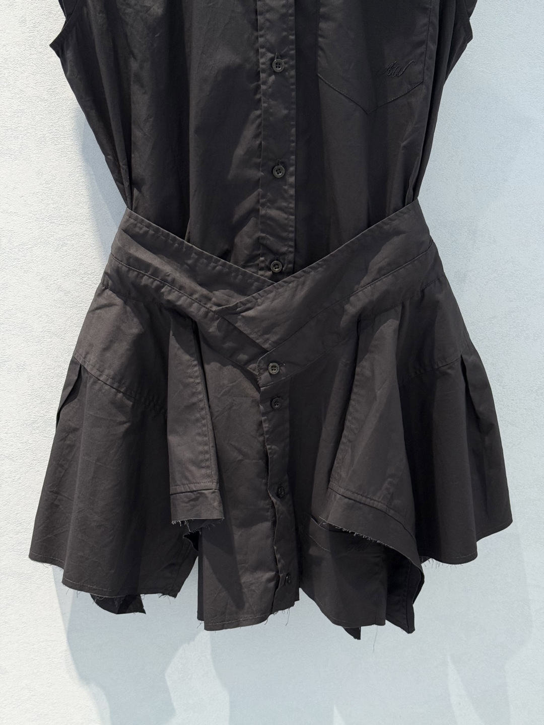 Stylish Women’s Suit with Unique Design Features and High-Quality Materials - 图片 7