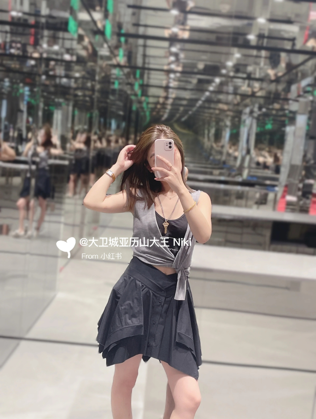 “Stylish Half-Skirts and Bull-Embroidered Cotton Apparel by Alexanderwan – Unique Vacation Wear” - 图片 4