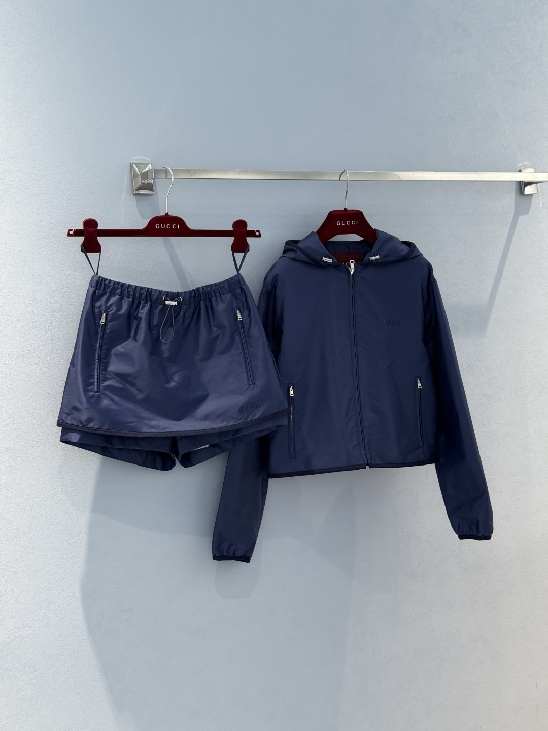 Stylish Windproof Coat with Silk Sense and Waterproofness – NYB-100% Nylon Material - 图片 1