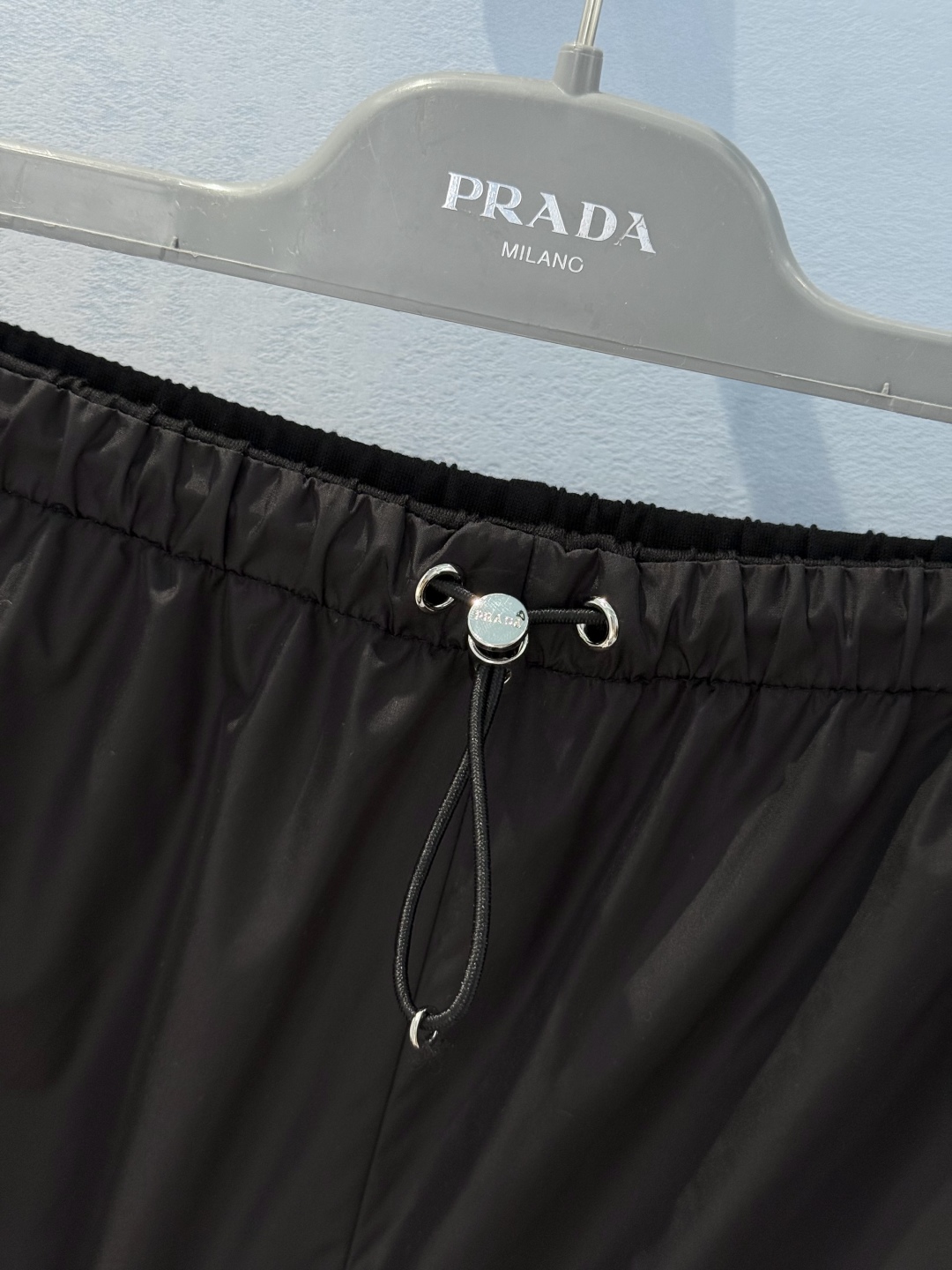 Stylish P736 Woman: Versatile Nylon Shorts for Fashionable Looks - 图片 4