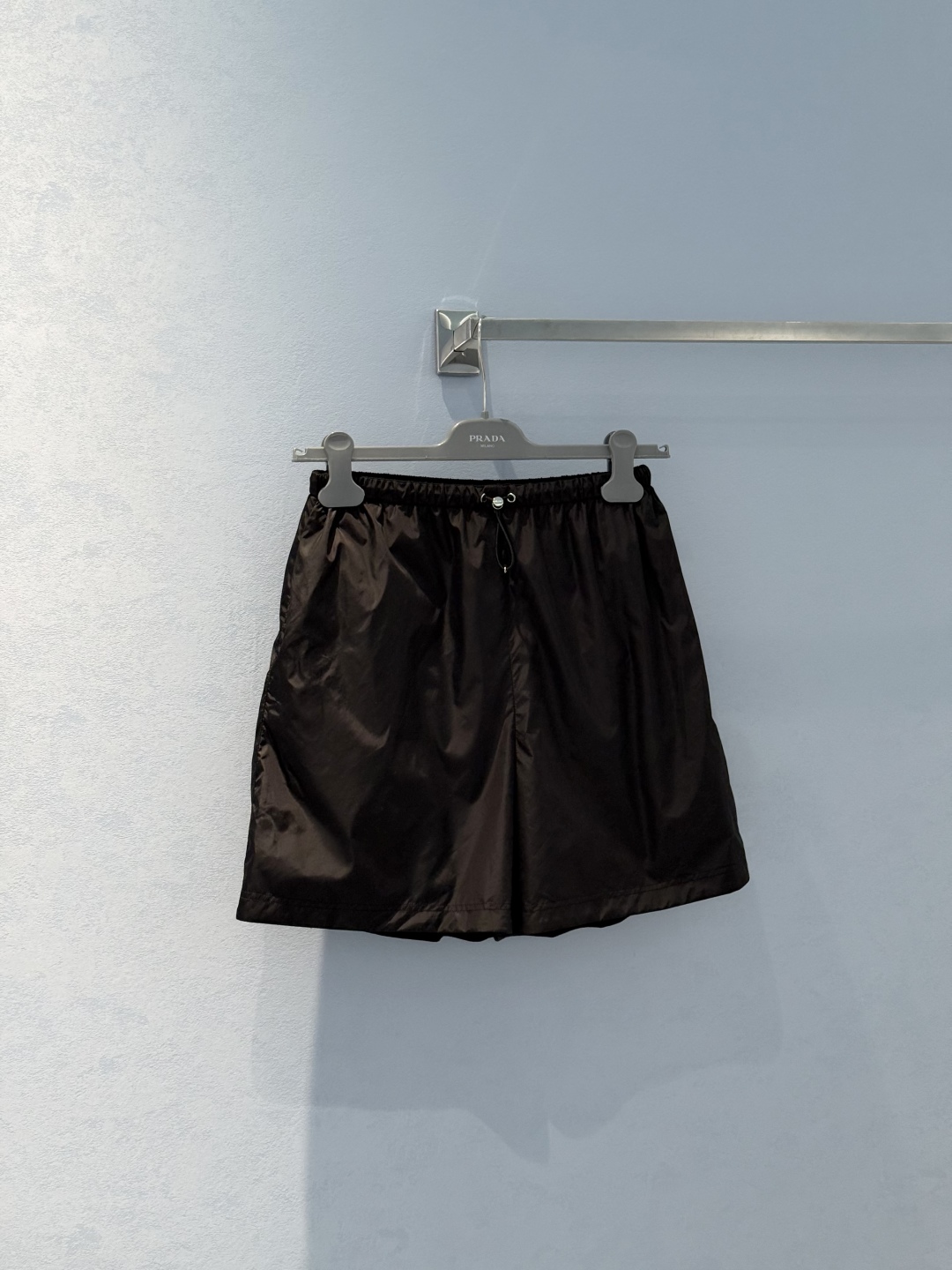 Stylish P736 Woman: Versatile Nylon Shorts for Fashionable Looks - 图片 3