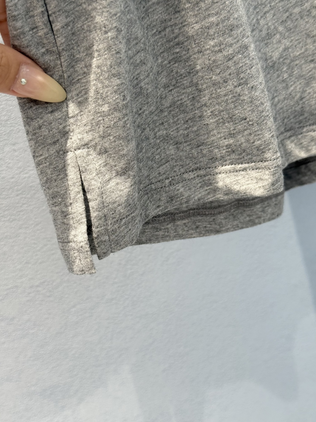 “Stylish Female Suit: P612 Squeaky Design with MiuMi*25 Logo Embroidery Shorts” - 图片 8