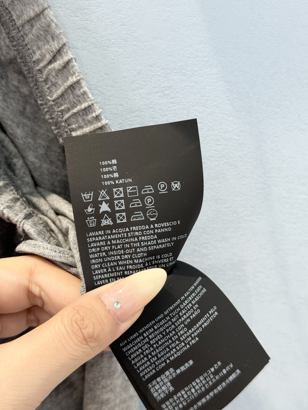 “Stylish Female Suit: P612 Squeaky Design with MiuMi*25 Logo Embroidery Shorts” - 图片 9