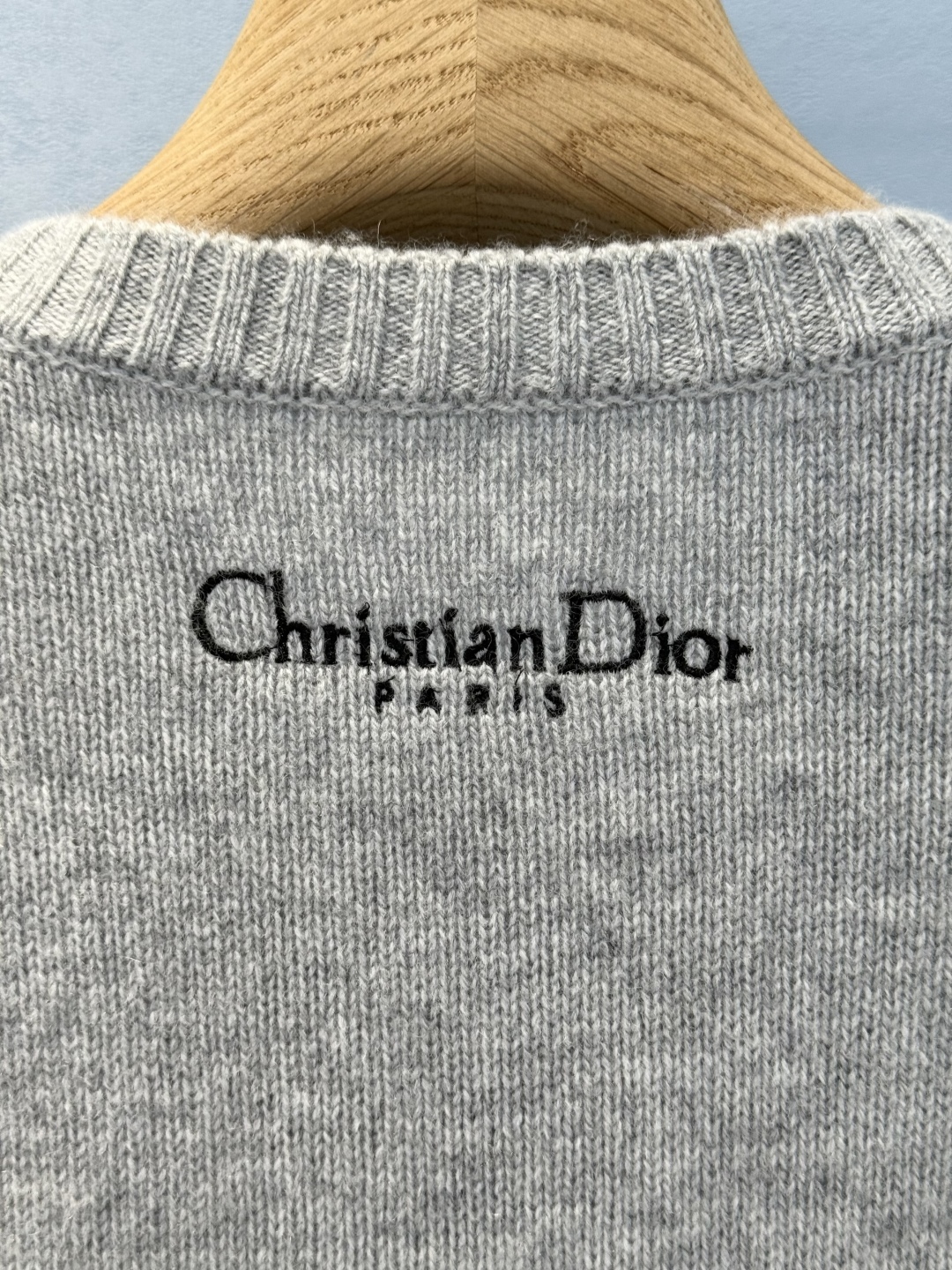 DIOR Gradient Embroidered Floral Knit Sweater | Luxurious Cashmere Blend 6 cmp i1754298984625 1949 0 5
