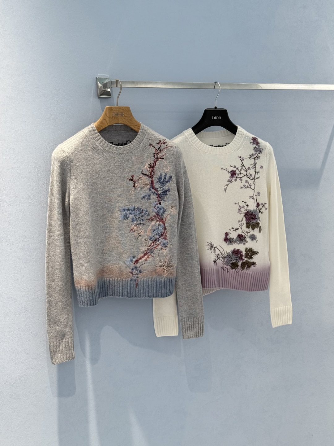 DIOR Gradient Embroidered Floral Knit Sweater | Luxurious Cashmere Blend 4 cmp i1754298984638 8667 0 2