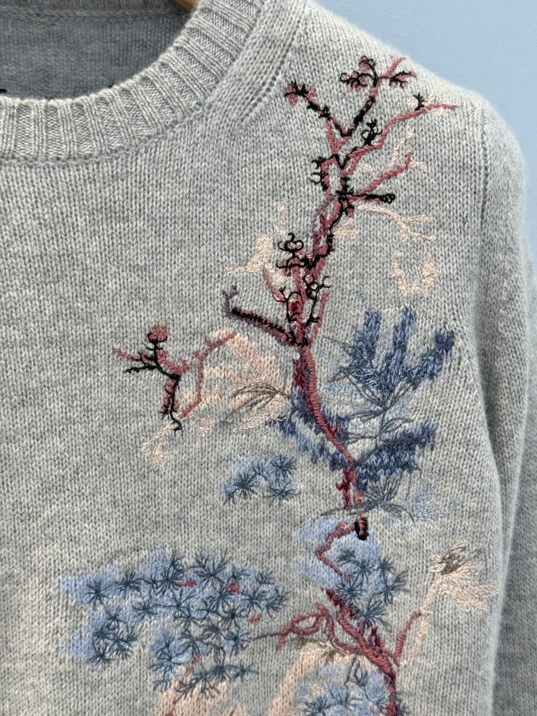 DIOR Gradient Embroidered Floral Knit Sweater | Luxurious Cashmere Blend 7 cmp i1754298984644 4627 0 4