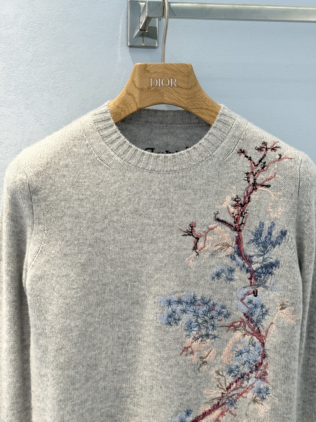 DIOR Gradient Embroidered Floral Knit Sweater | Luxurious Cashmere Blend 5 cmp i1754298986319 2072 0 3