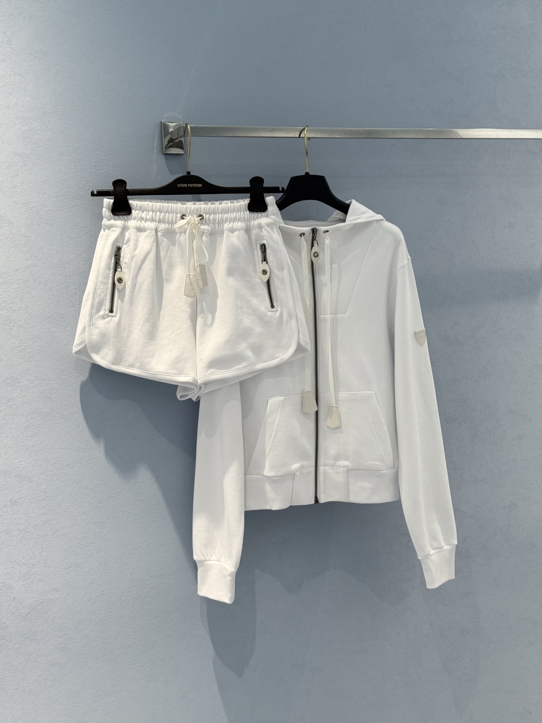 “Classic Brand Cow-Skin Dress with Lvp60new Pelts: Exclusive 100% Cotton Shorts for Summer Style” - 图片 1