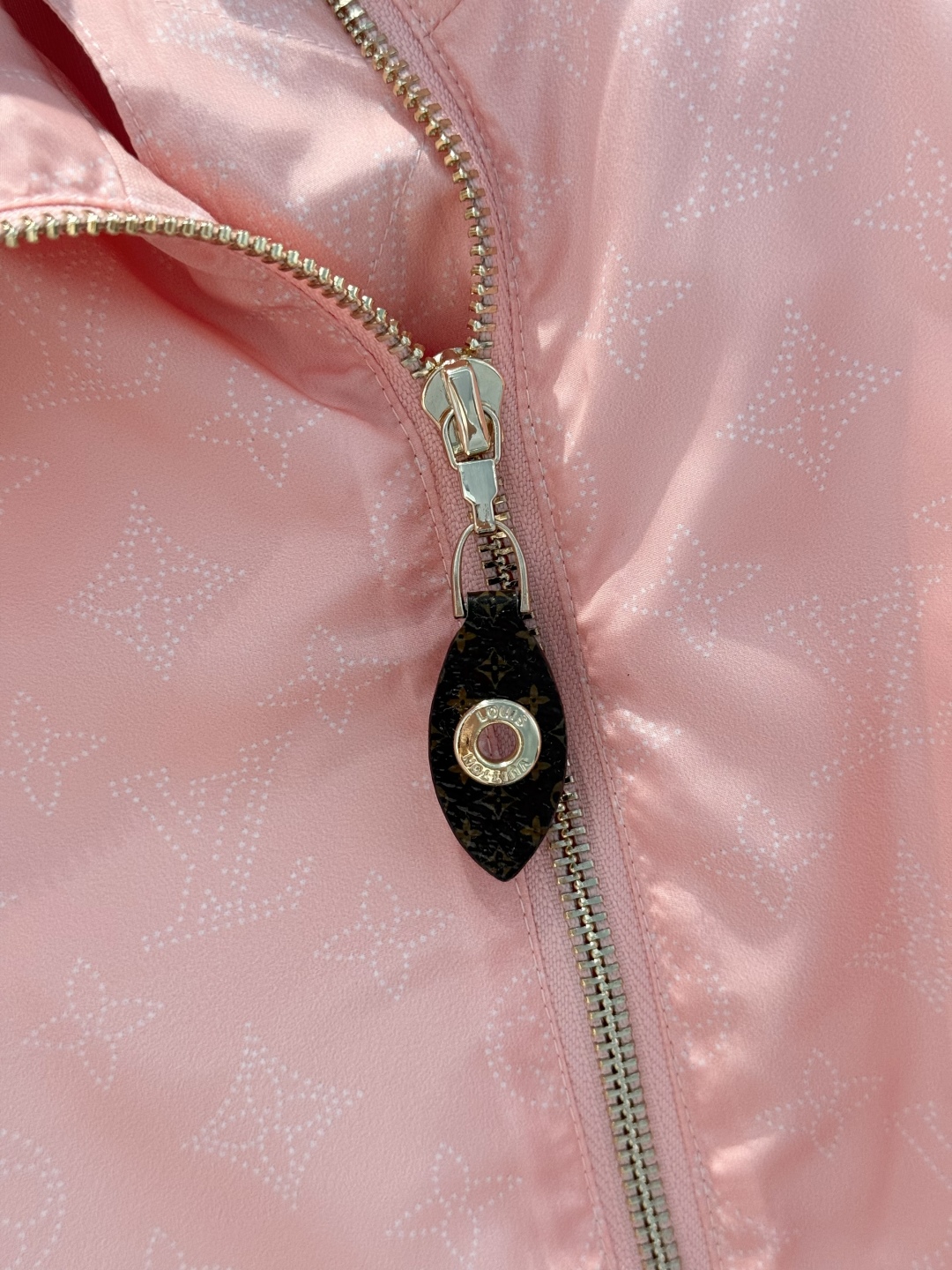 “LV25new Women’s Cotton Jacket: Classic Brand Leather with High-Quality Details for Summer Fashion” - 图片 6