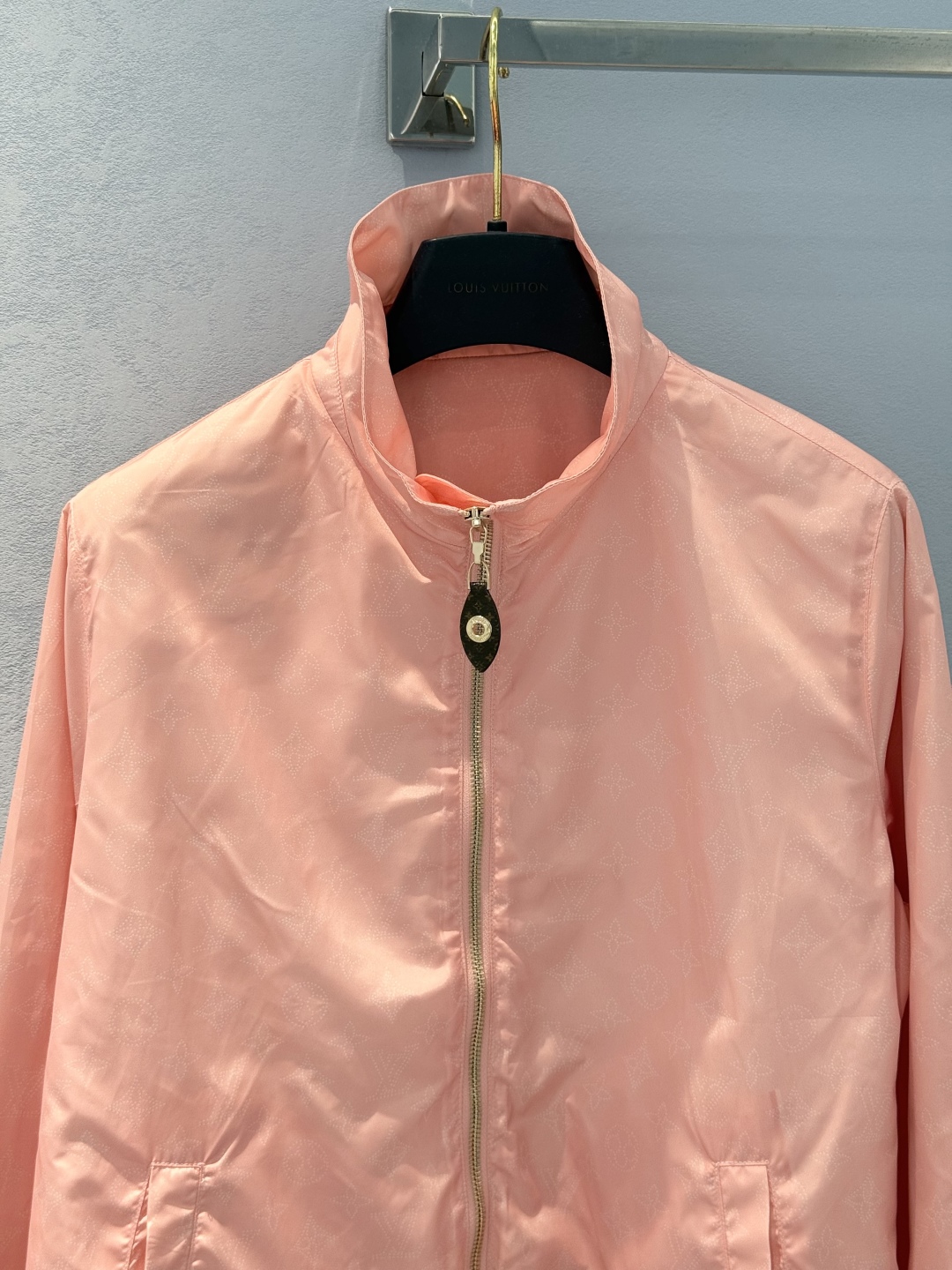 “LV25new Women’s Cotton Jacket: Classic Brand Leather with High-Quality Details for Summer Fashion” - 图片 5