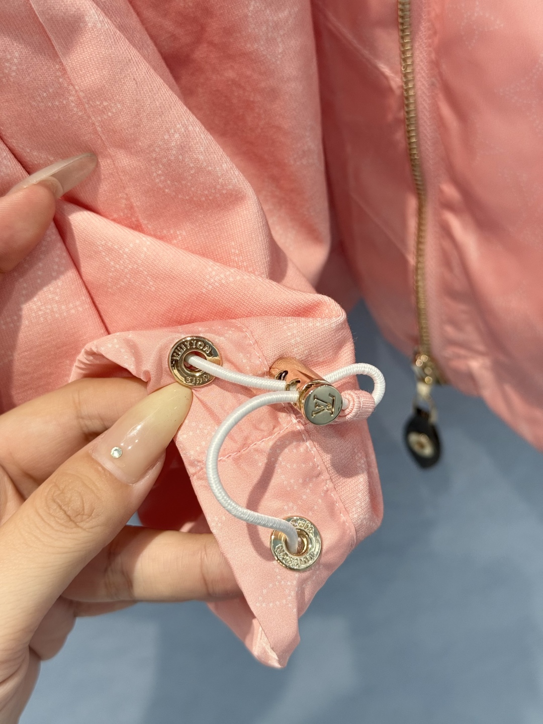“LV25new Women’s Cotton Jacket: Classic Brand Leather with High-Quality Details for Summer Fashion” - 图片 7