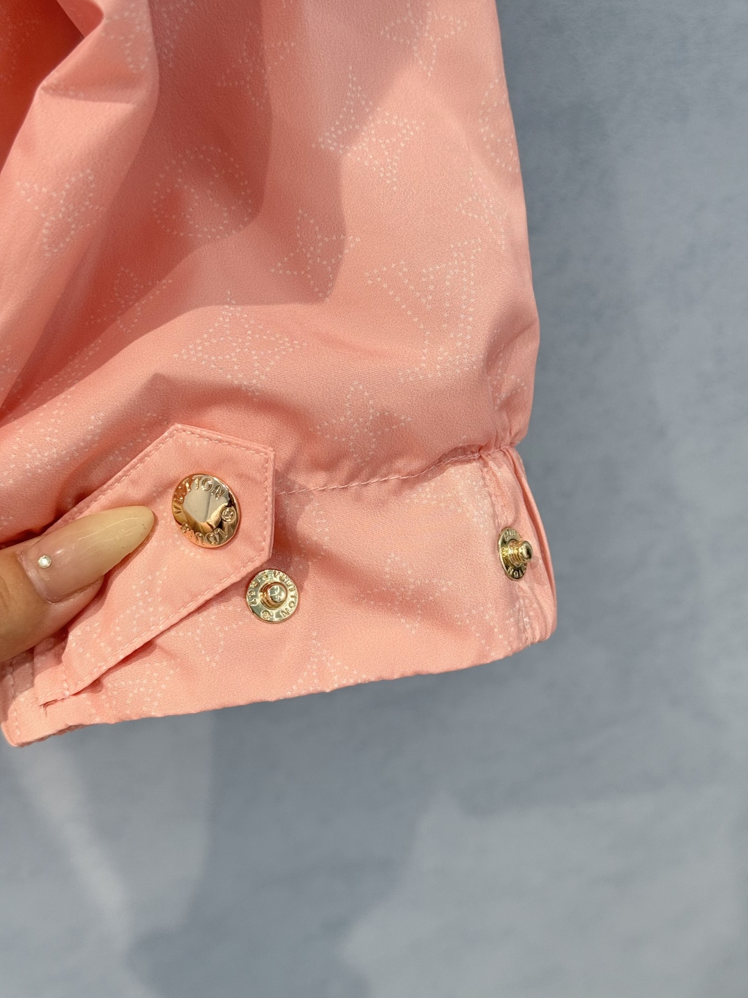 “LV25new Women’s Cotton Jacket: Classic Brand Leather with High-Quality Details for Summer Fashion” - 图片 8