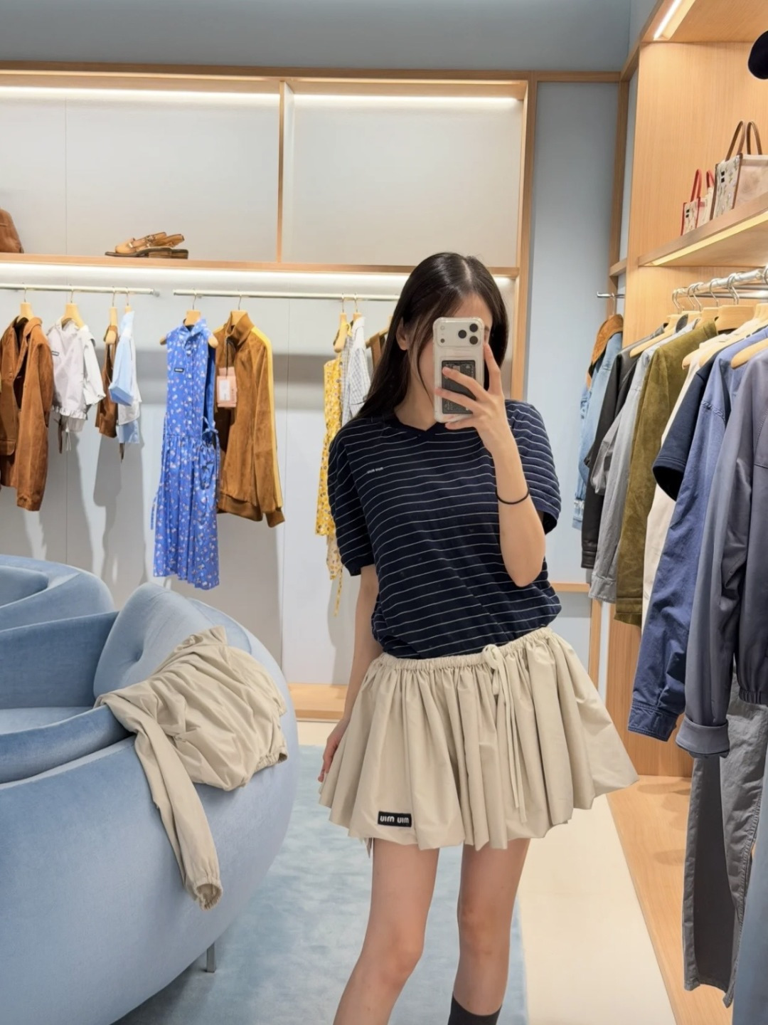 Женская футболка Miu Miu в полоску с V-вырезом