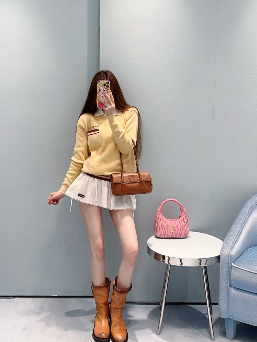 NO:944128,*26new Contrast color lapel fake two-piece sweater with light yellow main color + dark brown contrasting stripes, full of college style, slightly wide version to modify body proportions, relaxed and lazy online~ Exclusive custom-made imported yb cashmere material, small chest pocket + brand letter embroidery, exquisite details and high recognition~ It can be easily used for daily commuting or leisure, and it goes well with jeans or casual pants!  Delicate knitting technology, high-end texture, a must-have fashion item in autumn and winter. 1:1 awesome version, the latest item in spring and summer. Look for the exclusive high version SML,,jeans,19860909*26new撞色翻领假两件针织衫浅黄色主色+深棕撞色条纹,学院风满满微阔版型修饰身线比例,松弛慵懒感在线～独家定制进口yb山羊绒材质,胸前小口袋+品牌字母刺绣,细节精致辨识度高～日常通勤或休闲都能轻松驾驭,搭配牛仔裤或休闲裤都很OK！针织工艺细腻,质感高级,秋冬季节必备时尚单品 1:1超赞版型,春夏最新单品 认准独家高版本 SML,,jeans,,Women's clothing