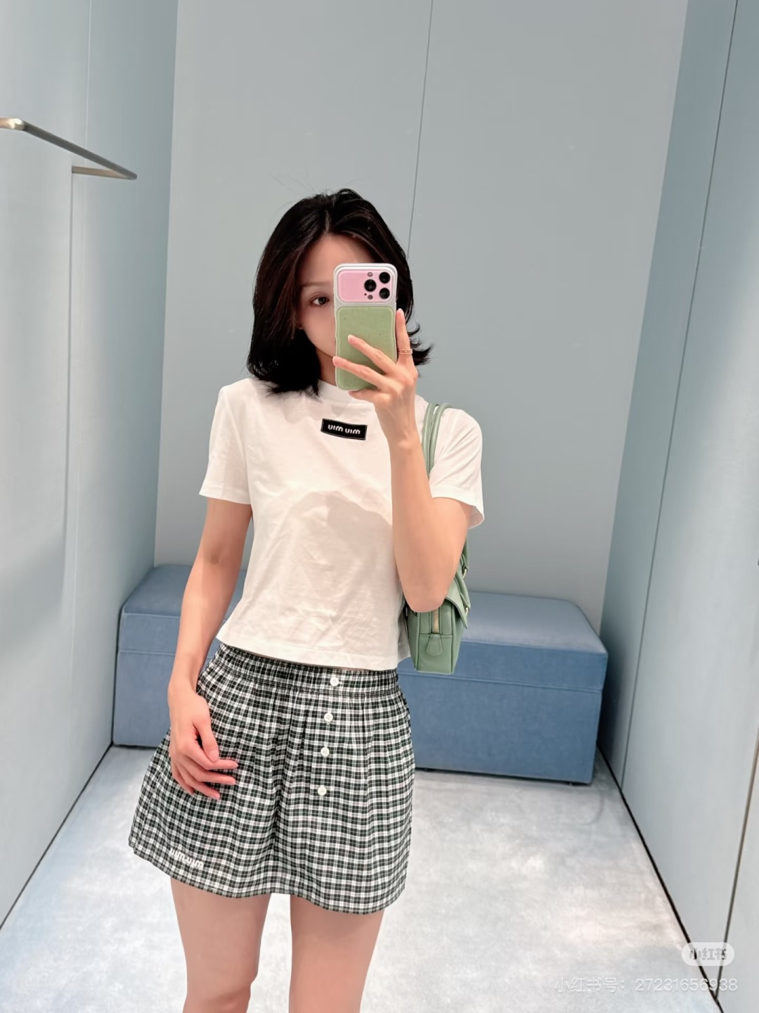 NO:944117,*26new green and white plaid mini skirt, high waisted, A-line version, super long legs, friendly to small people!  The front is embellished with white buttons, full of retro college style, made of exclusively customized imported yb cotton, the skirt is embellished with classic brand letters, and the upper body is self-recognizable!  The light color is super comfortable to wear in spring and summer, and the plaid pattern is classic and eye-catching. It looks great with any shirt, knitted or vest ~ It can be easily used for daily commuting, dating, and short trips, practical and fashionable!  1:1 awesome version, the latest early autumn items, look out for the exclusive high version SML,,skirts,shirts,19860909*26new绿白间色格纹迷你半裙高腰A字版型超显腿长,小个子友好！正面白色纽扣点缀,复古学院风满满独家定制进口yb棉材质,裙摆经典品牌字母刺绣点缀,上身自带辨识度！浅色春夏穿超舒适,格纹经典耐看,随便搭衬衫、针织或马甲都很出彩～日常通勤、约会、短途旅行都能轻松驾驭,实用又时髦！1:1超赞版型,早秋最新单品 认准独家高版本 SML,,skirts,shirts,,Women's clothing