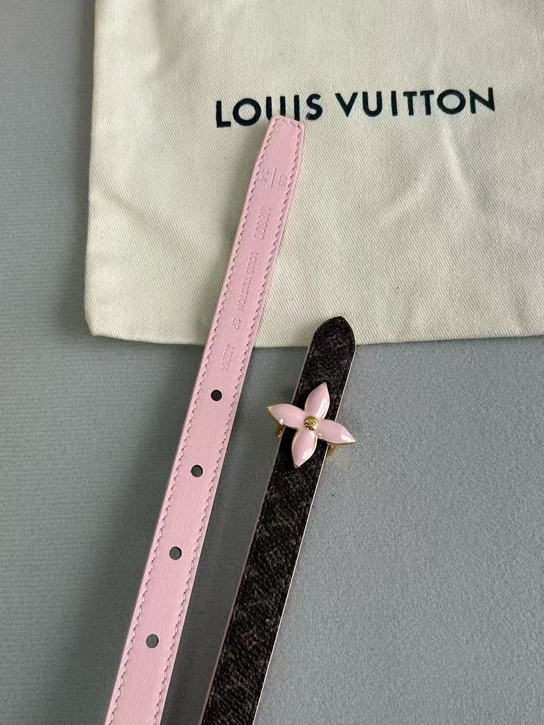 LV  路易威登 1.5cm双面腰带 下单图 专柜品质 可双面使用.纯铜五金扣。配件深受品牌辉煌的经典设计