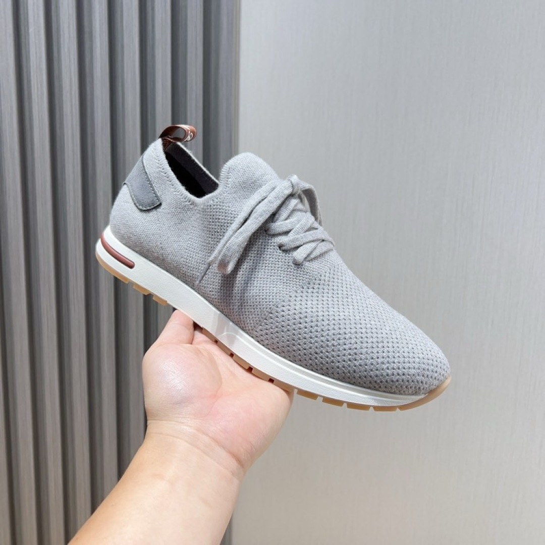 NO:271932,【loro piana】The new mocasin shoes are trendy all over the world, and the official website is very popular. The upper is made of original waterproof and breathable flying suede, paired with original rubber soles, a classic work. The complex craftsmanship and careful structure make the shoes light and soft, making you walk comfortably and comfortable. It is very suitable for summer wear. Size 38-45. (45 custom made without return or exchange),,loro piana19860909【loro piana】新款莫卡辛鞋潮爆全球,官网火爆热卖,鞋面采用原版防水处理透气飞织绒面,搭配原版橡胶鞋底,经典之作.繁复的匠艺工序、精心考究的结构,令鞋款轻盈而柔软,让您行走舒适自如.非常适合夏季穿着.码数38-45.（45定做不退换）,,loro piana,Men's shoes