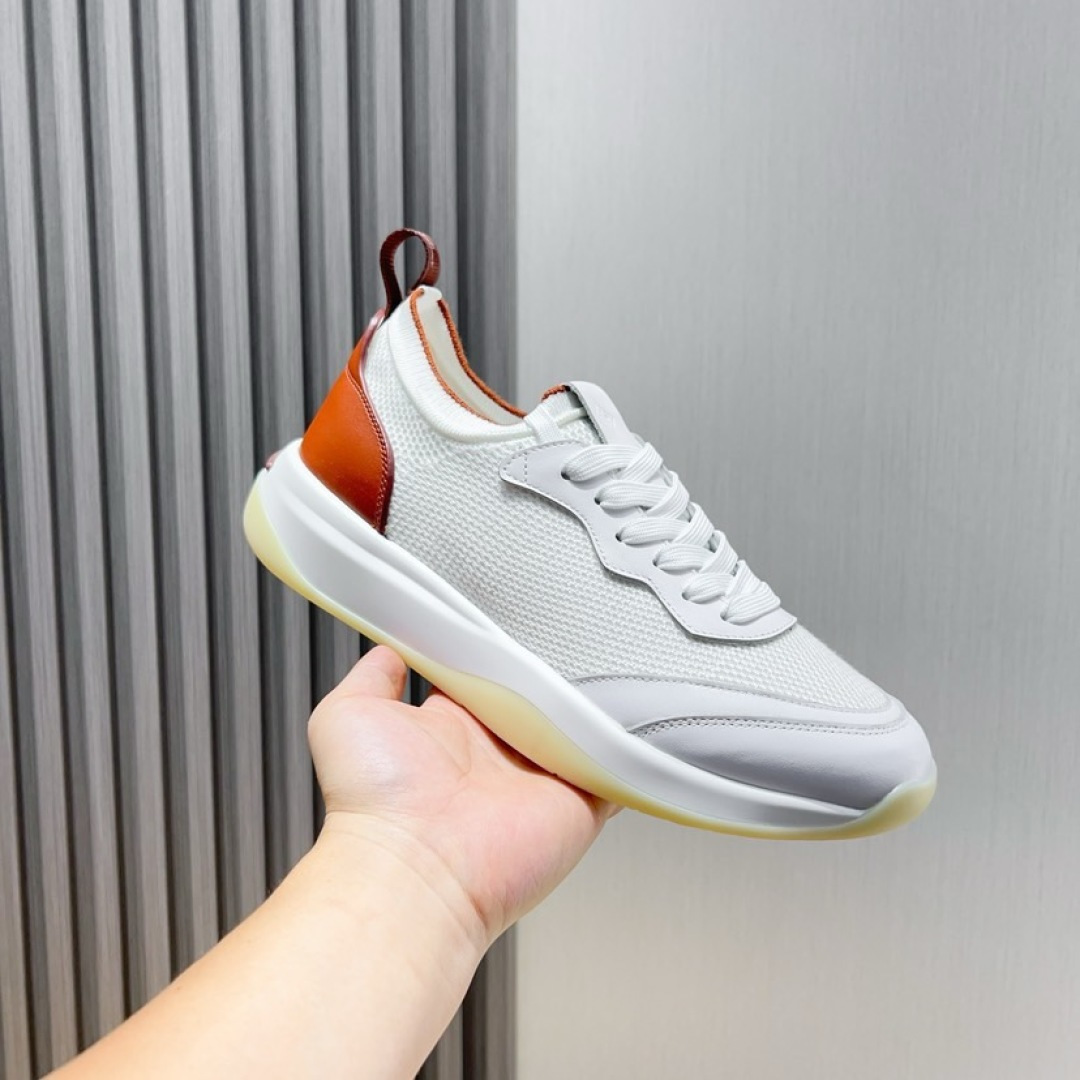 NO:271935,Factory 【loro piana】New Mokasin shoes are trendy all over the world, the official website is popular and the upper is made of original flying weaving and top-layer cowhide surface, paired with original rubber soles, a classic work. The complex craftsmanship and careful structure make the shoes light and soft, making you walk comfortably and comfortable. It is very suitable for summer wear. Size 38-45. (45 custom made without return or exchange), loro piana, cowhide19860909工厂【loro piana】新款莫卡辛鞋潮爆全球,官网火爆热卖,鞋面采用原版飞织搭配头层牛皮面,搭配原版橡胶鞋底,经典之作.繁复的匠艺工序、精心考究的结构,令鞋款轻盈而柔软,让您行走舒适自如.非常适合夏季穿着. 码数38-45.（45定做不退换）,,loro piana,cowhide,Men's shoes