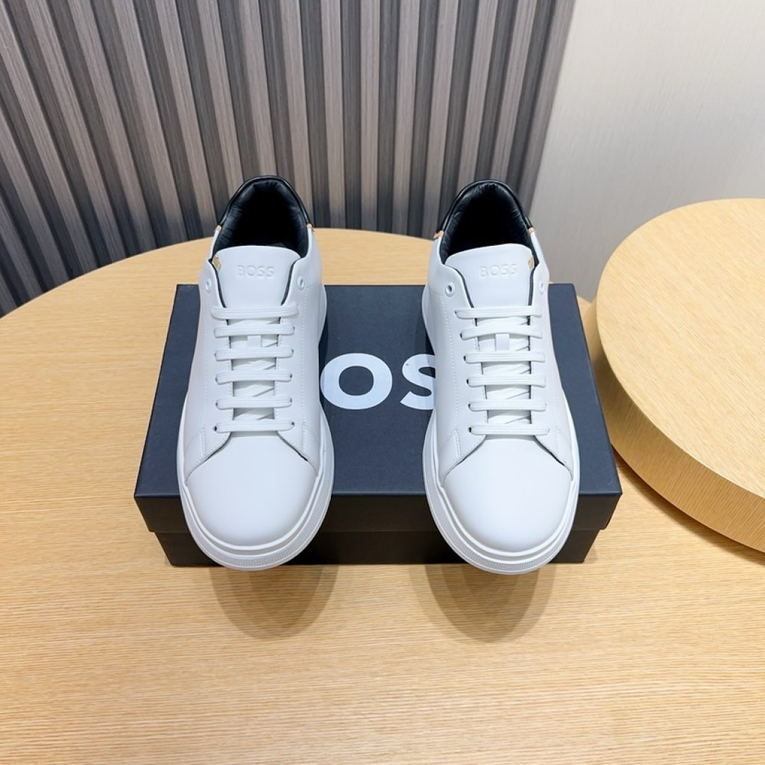 NO:272410,【BOSS】Original classic casual shoes are the official classic style, 1:1 quality, made by famous original masters, and the fabric is made of original top layer cowhide and comfortable sheepskin inner. Perfect last and generous and fashionable design attract many consumers' pursuits, suitable for drivers to drive. Number of 38--45, cowhide, sheepskin19860909【BOSS】原版经典款休闲鞋本款是官方主打经典款,1:1质量,原厂名师制作,面料采用原版头层牛皮舒适羊皮内里.完美楦型,大方时尚的设计,吸引了众多消费者的追捧,适合司机驾车行驶 码数38--45,,cowhide,sheepskin,Men's shoes