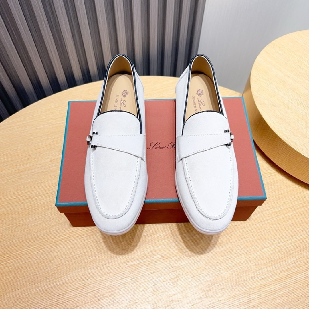 NO:272413,【loro piana】Couple style-New Mocasin shoes use water-resistant suede upper, paired with rubber soles, a classic work. The complex craftsmanship and careful structure make the shoes light and soft, making you comfortable and comfortable to walk. It is very suitable for wearing at the beach or on the sea in summer. Women's Size 35-40 Men's Size 38-45,,loro piana19860909【loro piana】情侣款-新款莫卡辛鞋采用防泼水处理绒面革鞋面,搭配橡胶鞋底,经典之作.繁复的匠艺工序、精心考究的结构,令鞋款轻盈而柔软,让您行走舒适自如.非常适合夏季在海边或出海时穿着. 女码35-40 男码38-45,,loro piana,Men's shoes