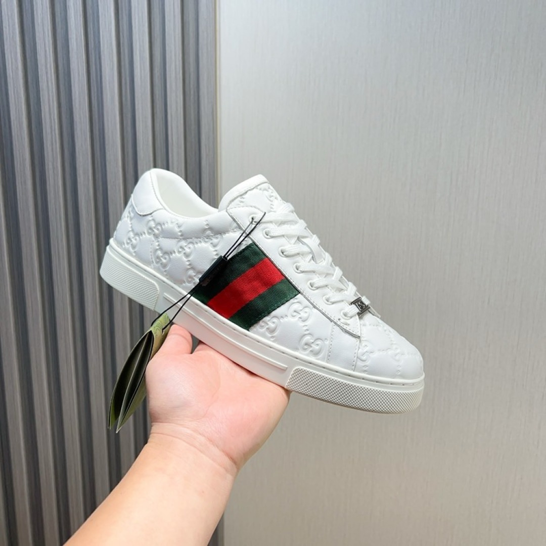 NO:272954,Factory [GUCC*] Cowhide Li, top purchasing agent, the counter of the street fried sports shoes is sold simultaneously, the upper is made of imported cowhide, high-quality embossed complex crafts, odor-proof cowhide inner mat, the sole is specially supplied with original original sole, super comfortable, original order goods, high-quality, you can enter and exit the counter at will, welcome to compare the counter synchronization, Size38-45 (45 custom-made, no return or exchange),, gucci,sneakers,cowhide19860909工厂【GUCC*】 牛皮里 顶级代购 炸街运动鞋专柜同步发售原厂配置,鞋面选用进口头层牛皮,高品质压花复杂工艺品,防臭的牛皮内里垫,鞋底原厂特供原版底超级舒适,原厂跟单货 高品质,可随意进出专柜,欢迎对比专柜同步,Size38-45（45定做不退换）,,gucci,sneakers,cowhide,Men's shoes