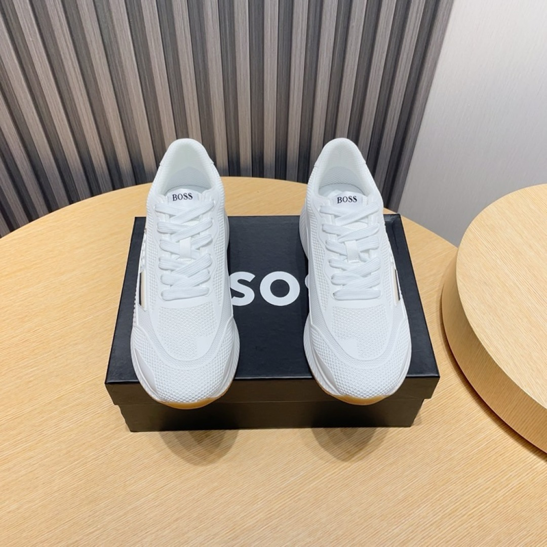 NO:273557,Factory [BOSS] New men's sports shoes, the new model of the well-known sports brand is grandly launched, shipped with a luxurious and high-end design. The upper is made of original custom-made fly-woven drop glue process (sheepskin footbed). The laminated design upper has clear lines and a lightweight rubber outsole. Light luxury style, the upper is breathable and not stuffy, simple and atmospheric, and the foot is comfortable and fashionable. Size38-44 (45 custom-made, no return or exchange),, sneakers, sheepskin19860909工厂【BOSS】新款男仕运动鞋 知名运动品牌新款隆重上市 以奢华高端设计出货 鞋面采用原版定制飞织滴胶工艺制作（羊皮垫脚） 叠层设计鞋面线条感层次分明,轻质橡胶大底.轻奢风格,鞋面透气不闷脚,简约大气,上脚舒适富有潮流感.Size38-44（45定做不退换）,,sneakers,sheepskin,Men's shoes